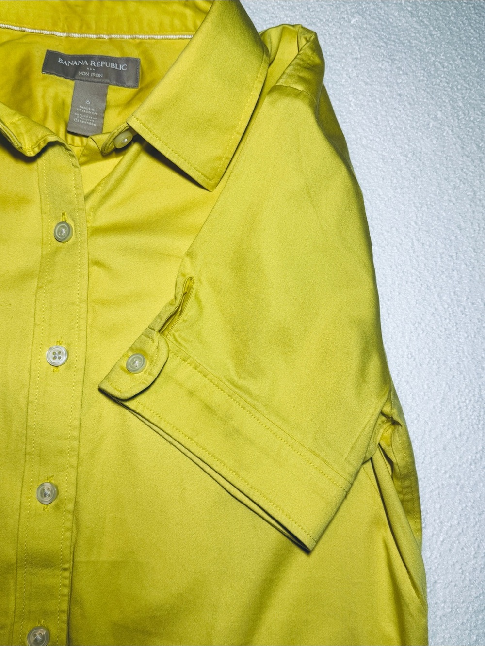 Banana Republic Women’s Yellow Short-Sleeve Button-Down Shirt - Picture 5 of 7